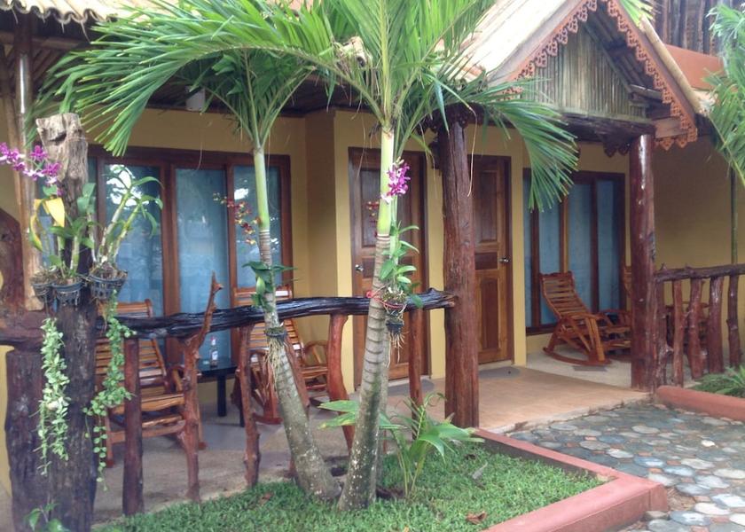 Phuket Sa Khu Facade