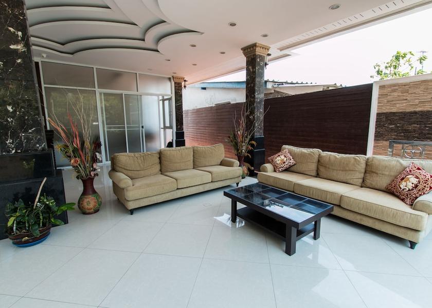 Chonburi Province Koh Lan Lobby sitting area