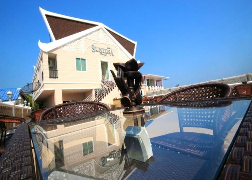 Chonburi Koh Lan Front of property