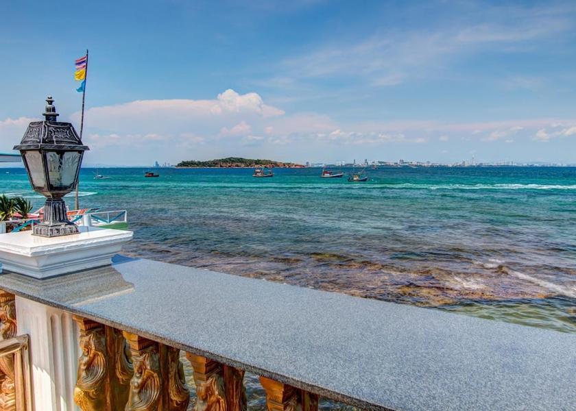 Chonburi Koh Lan Beach