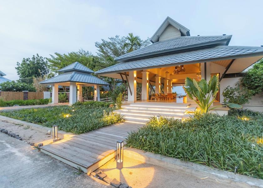 Prachuap Khiri Khan Thap Sakae Facade