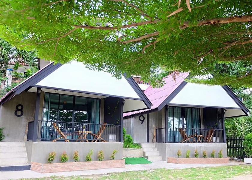Phetchaburi Kaeng Krachan Exterior Detail