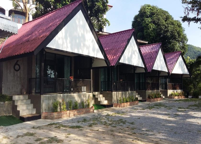 Phetchaburi Kaeng Krachan Exterior Detail