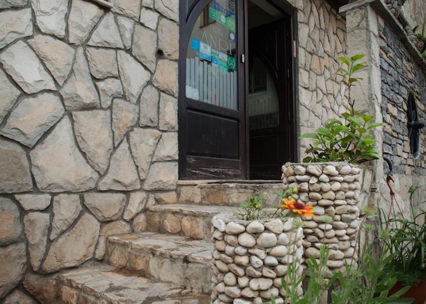 Herzegovina-Neretva Canton Mostar Entrance