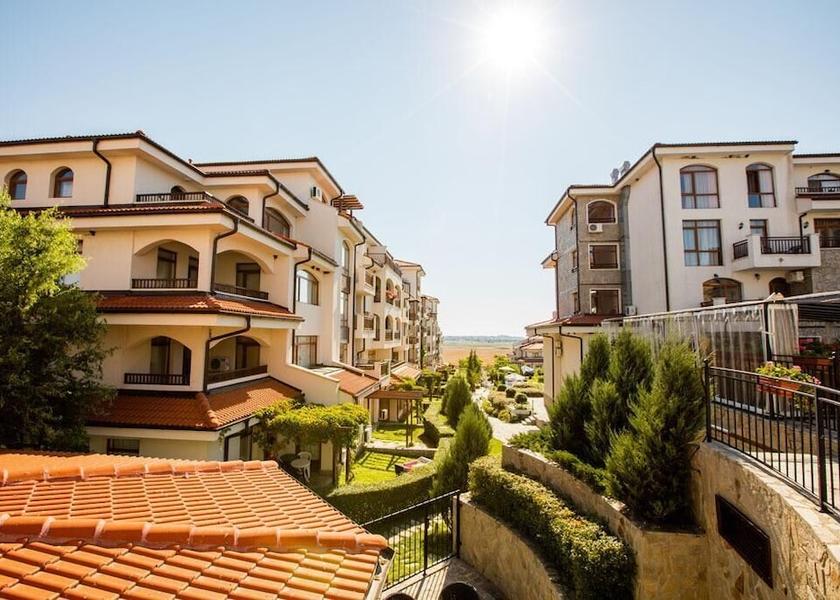 Burgas Pomorie Courtyard