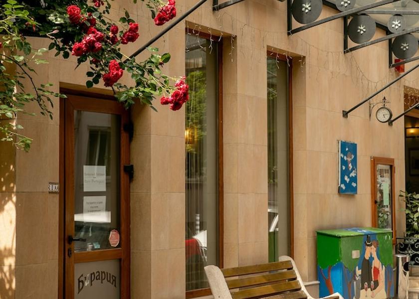  Sofia Front of property