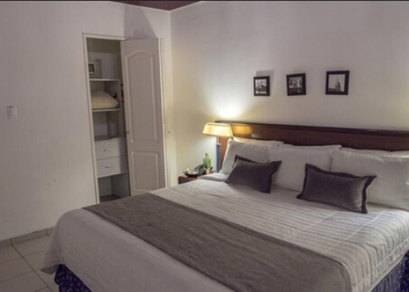 Santa Cruz Santa Cruz Room