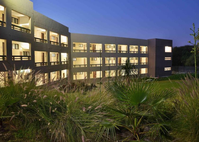  Maun Exterior Detail