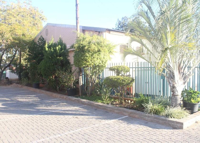North-East Francistown Courtyard