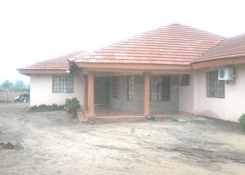 North-East Francistown Courtyard