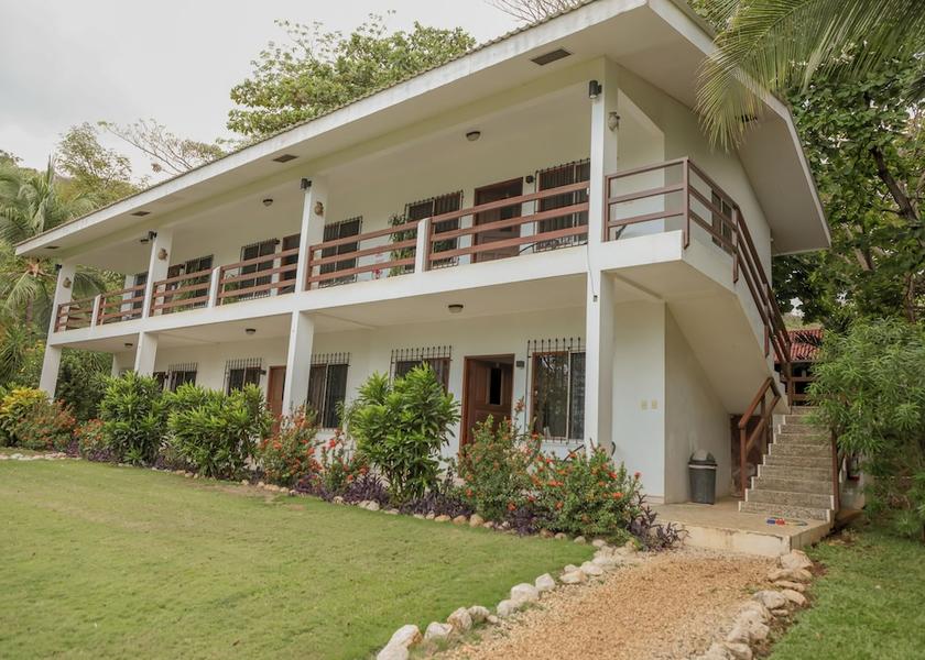 Guanacaste Coco Facade