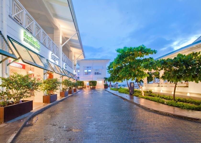 Puntarenas Quepos Interior Entrance