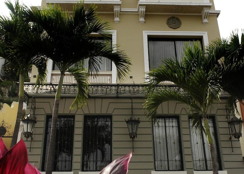 Pichincha Guayaquil Front of property