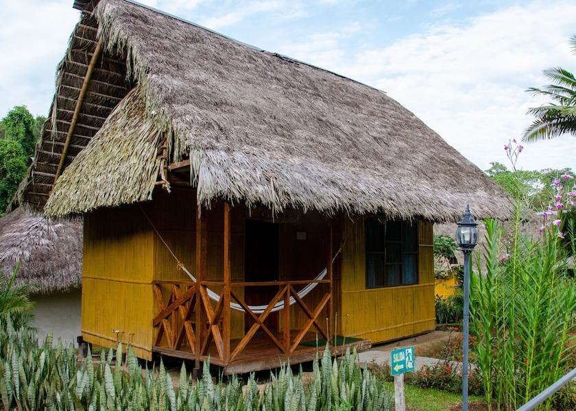 Orellana Taracoa Front of property