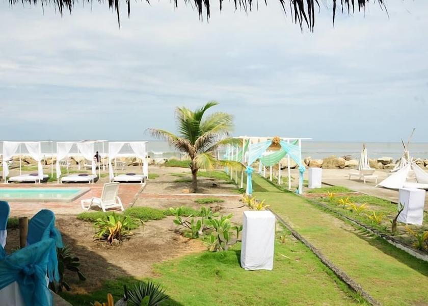 Manabí Crucita Courtyard