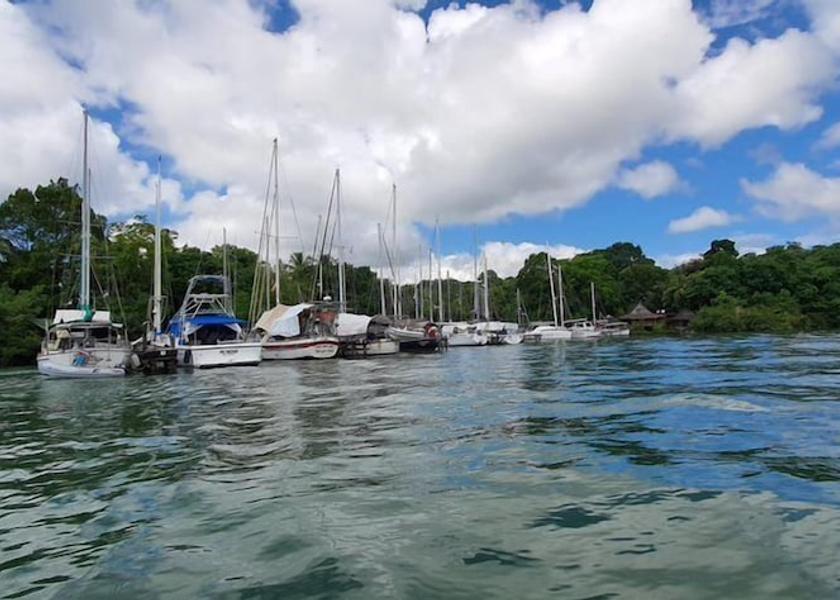 Izabal (department) Rio Dulce Lake