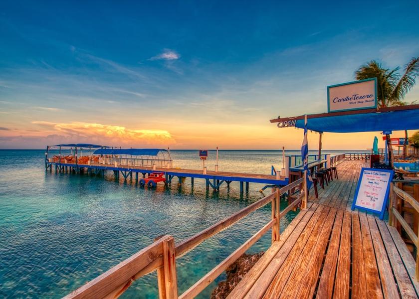Islas de la Bahia Roatan Beach Bar