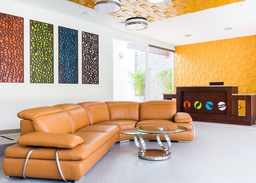Cortés San Pedro Sula Lobby sitting area