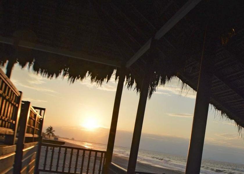 Atlántida Tela Bar (on property)