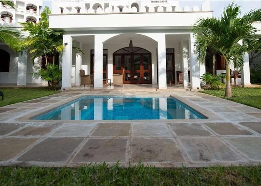  Ukunda Exterior Detail