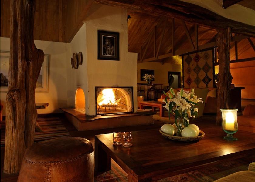  Meru Interior Entrance