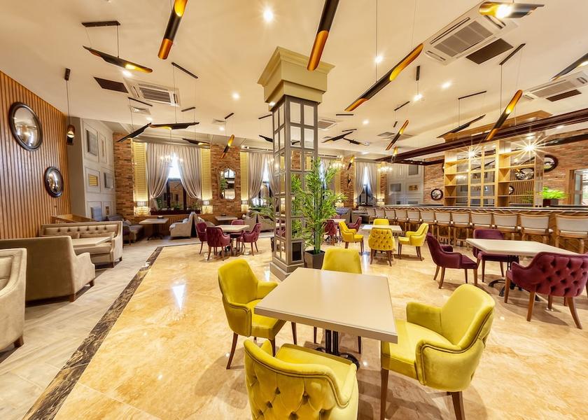  Osh Breakfast area