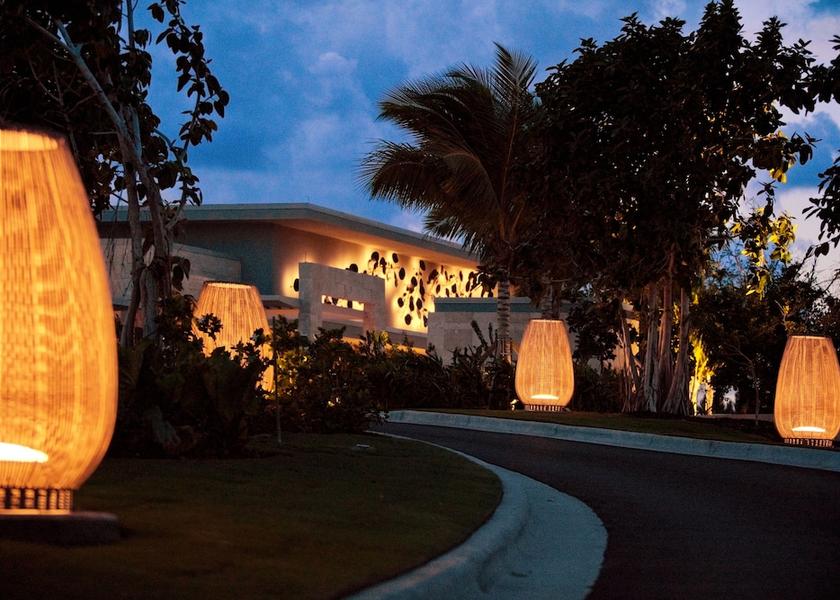  Seven Mile Beach Facade