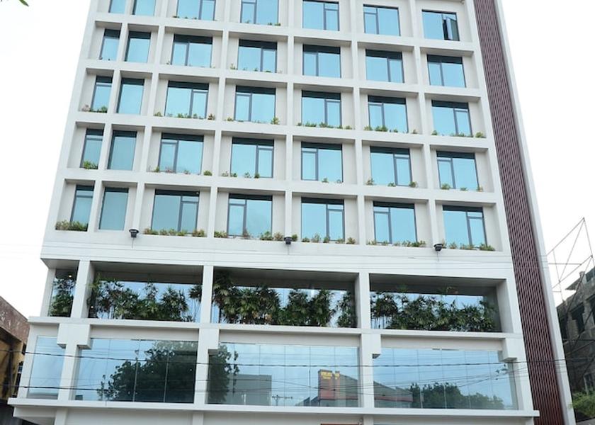 Western Province Mount Lavinia Front of property - evening/night