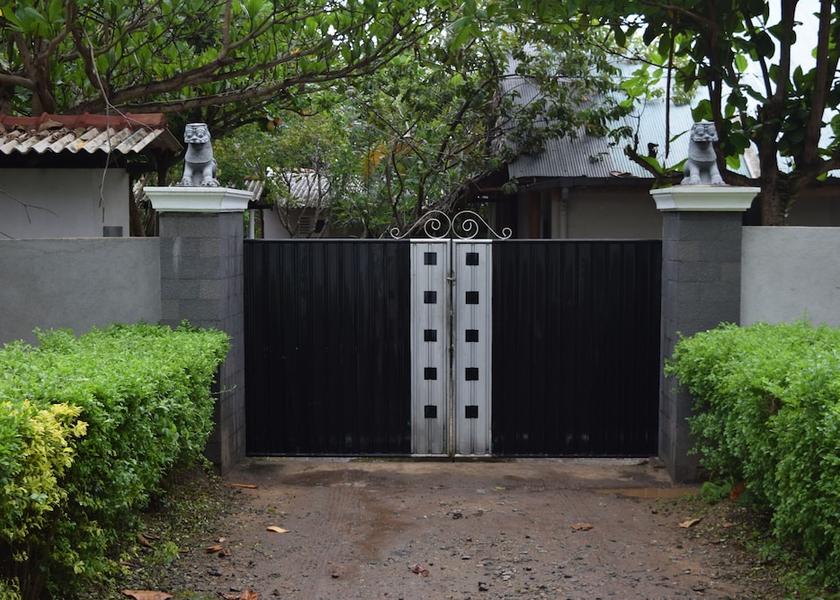 Sabaragamuwa Province Udawalawa Property entrance