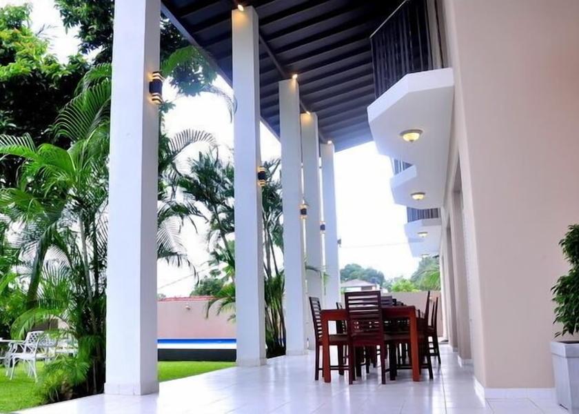 Colombo District Thalawatugoda Porch