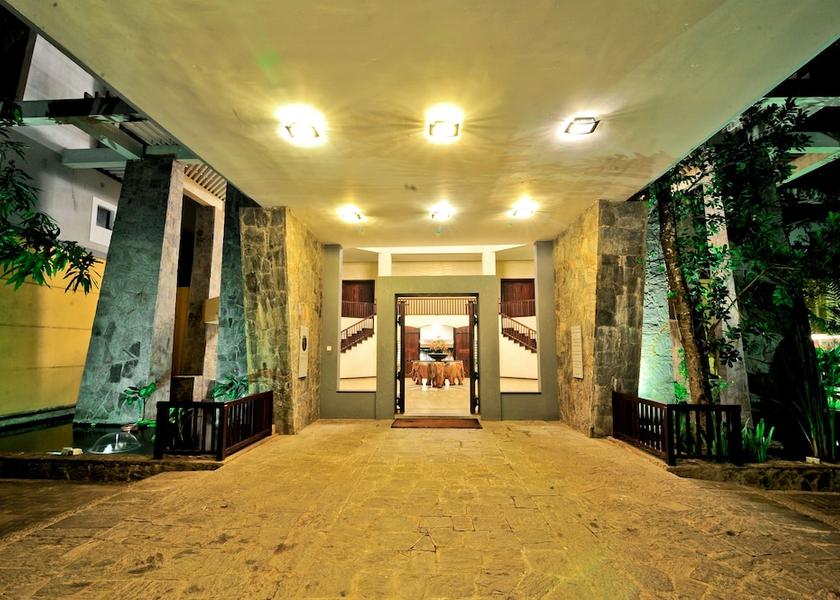 Monaragala District Udawalawa Entrance