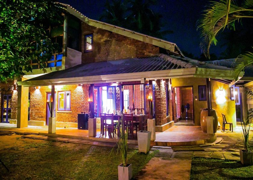 Western Province Negombo Bar (on property)