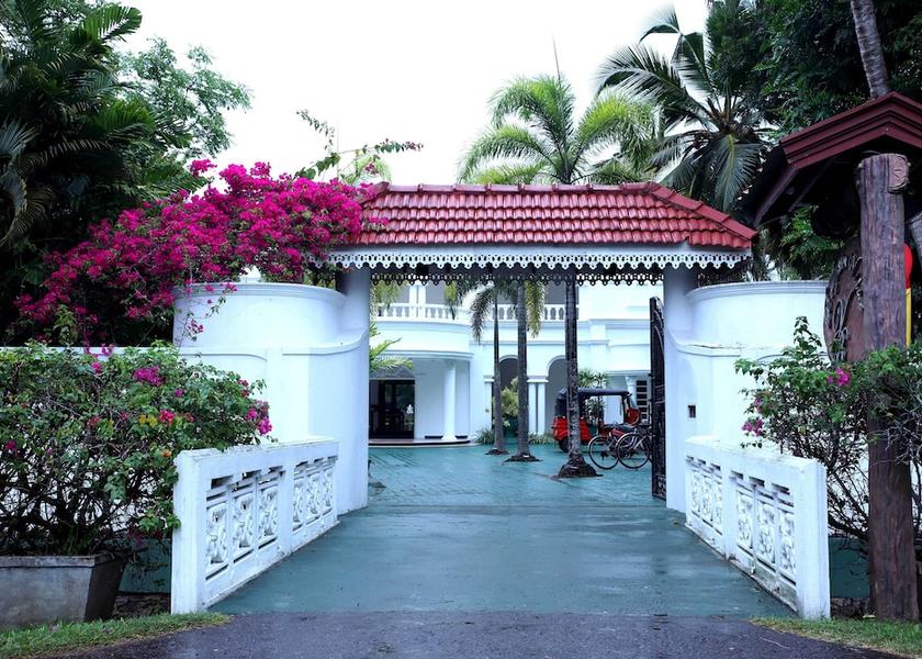 Western Province Kaluwamodara Entrance