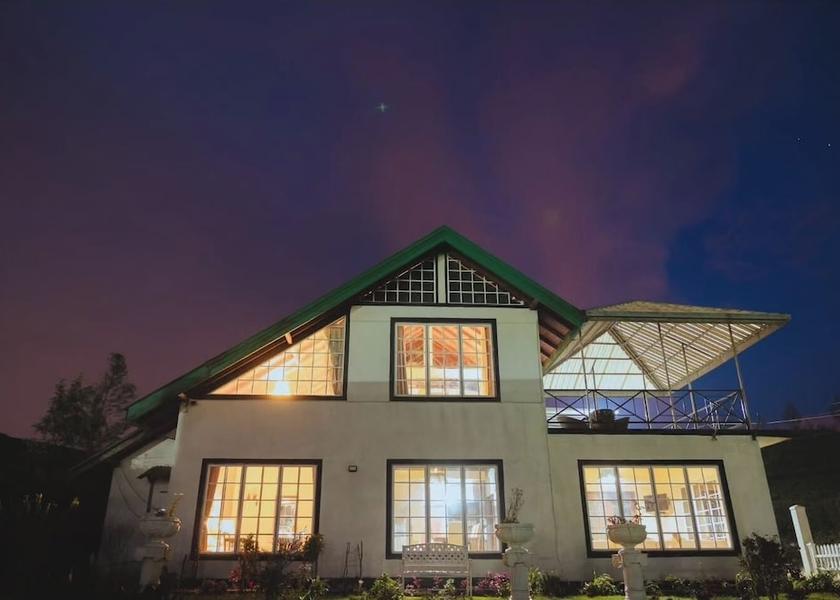 Central Province Nuwara Eliya Front of property - evening/night