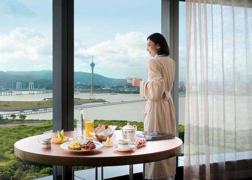  Taipa In-room dining