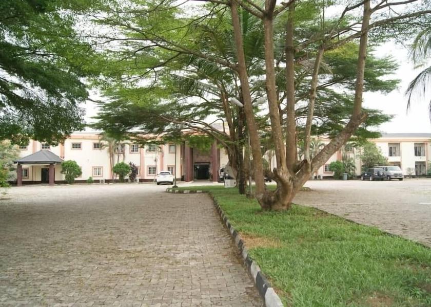  Ozuaha Exterior Detail