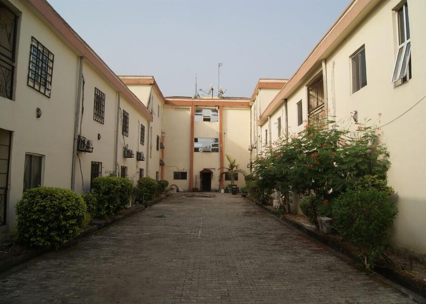  Ozuaha Exterior Detail