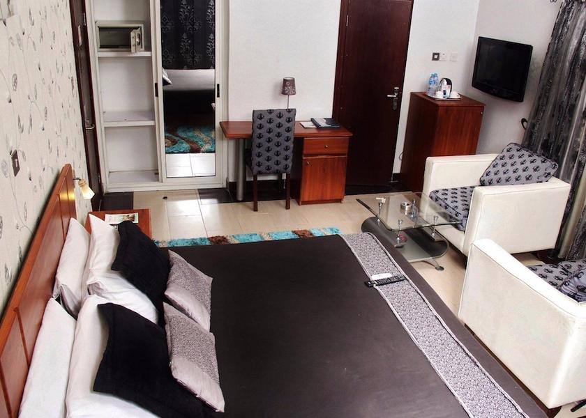  Lagos Room