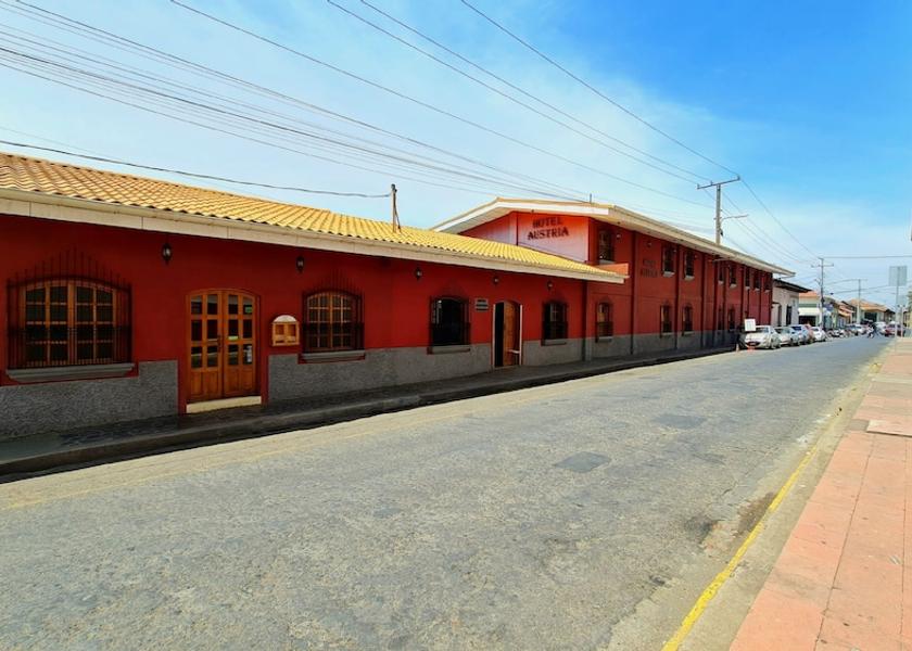 Leon (department) Leon Facade