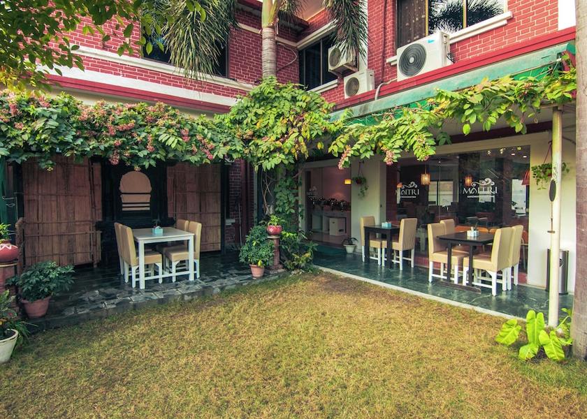  Lumbini Outdoor Dining