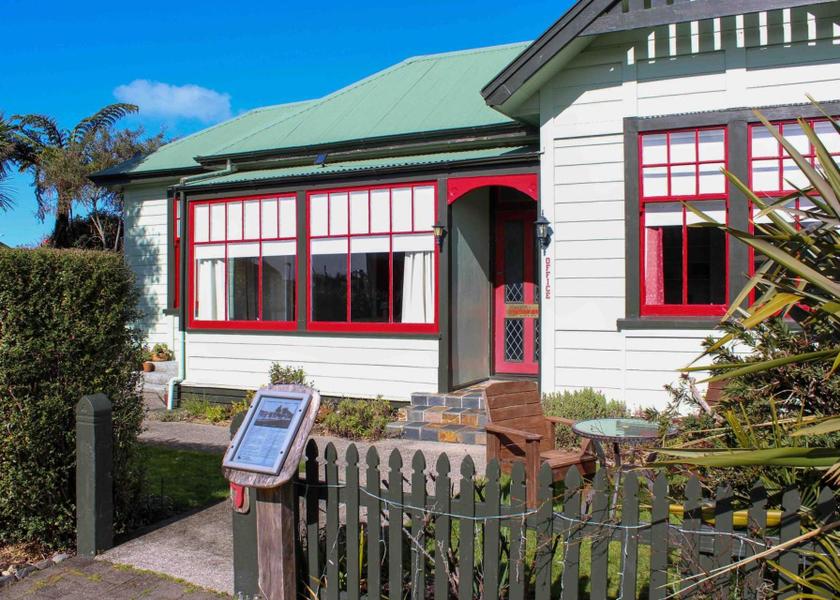 Tasman Region Collingwood Hotel Exterior