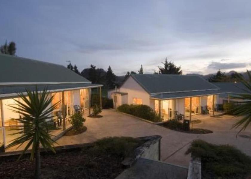 Waikato Pauanui Interior Entrance