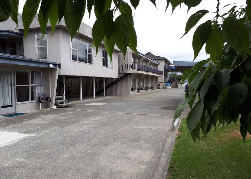 Southland Te Anau Courtyard view
