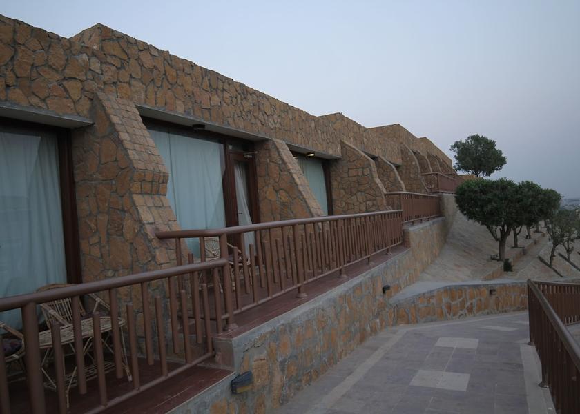  Karachi Exterior Detail