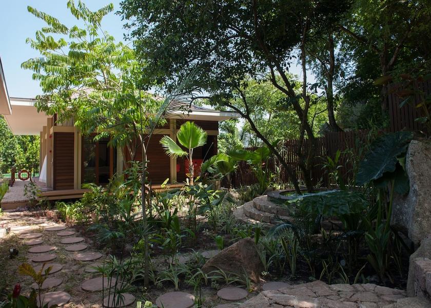  La Digue Property grounds