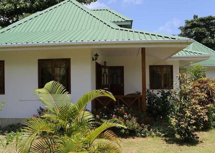  La Digue Facade