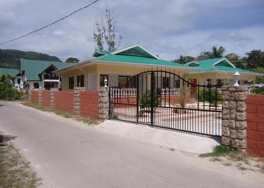  La Digue Exterior