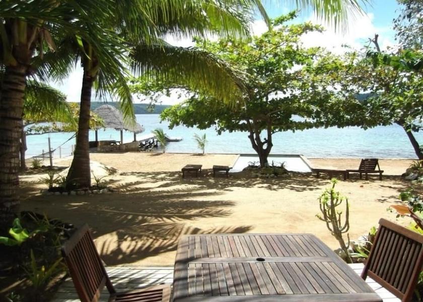 Utungake Beach
