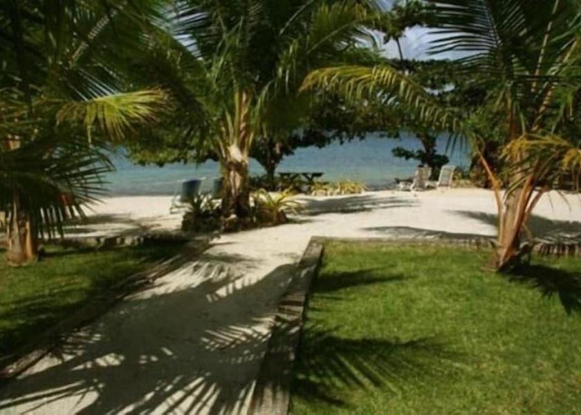  Utungake Beach
