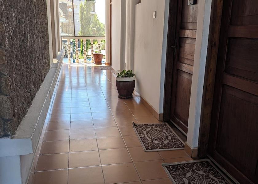  Dar es Salaam Hallway